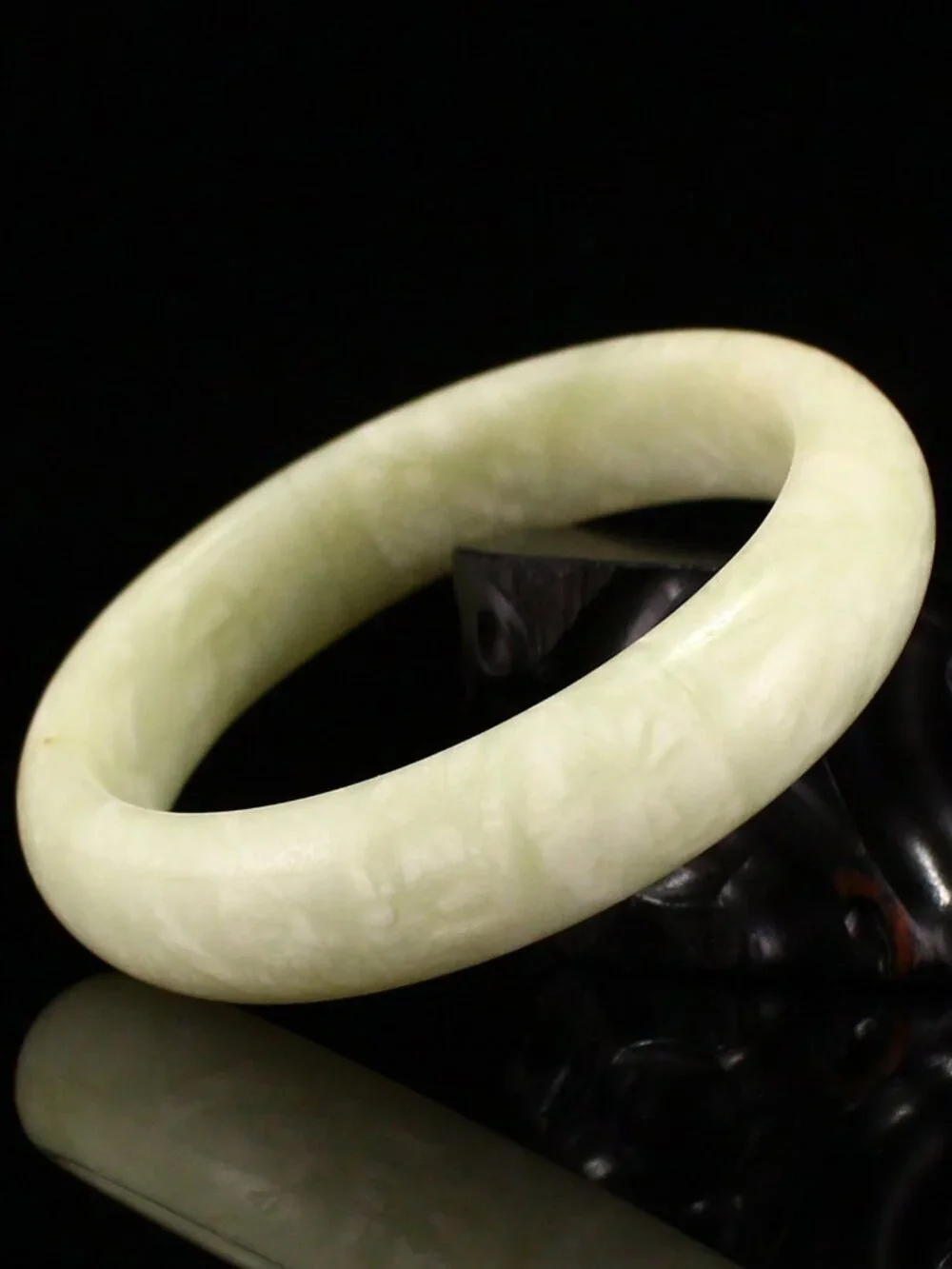 Natural Xiuyan Xiu Jade Bangle Bracelet 55.24g 57.5mm ID Light Green Stone Ring